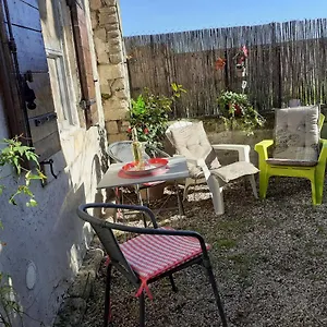 Petite Maison Dans La Campagne A 10 Mn A Pied Du Centre Hébergement de vacances