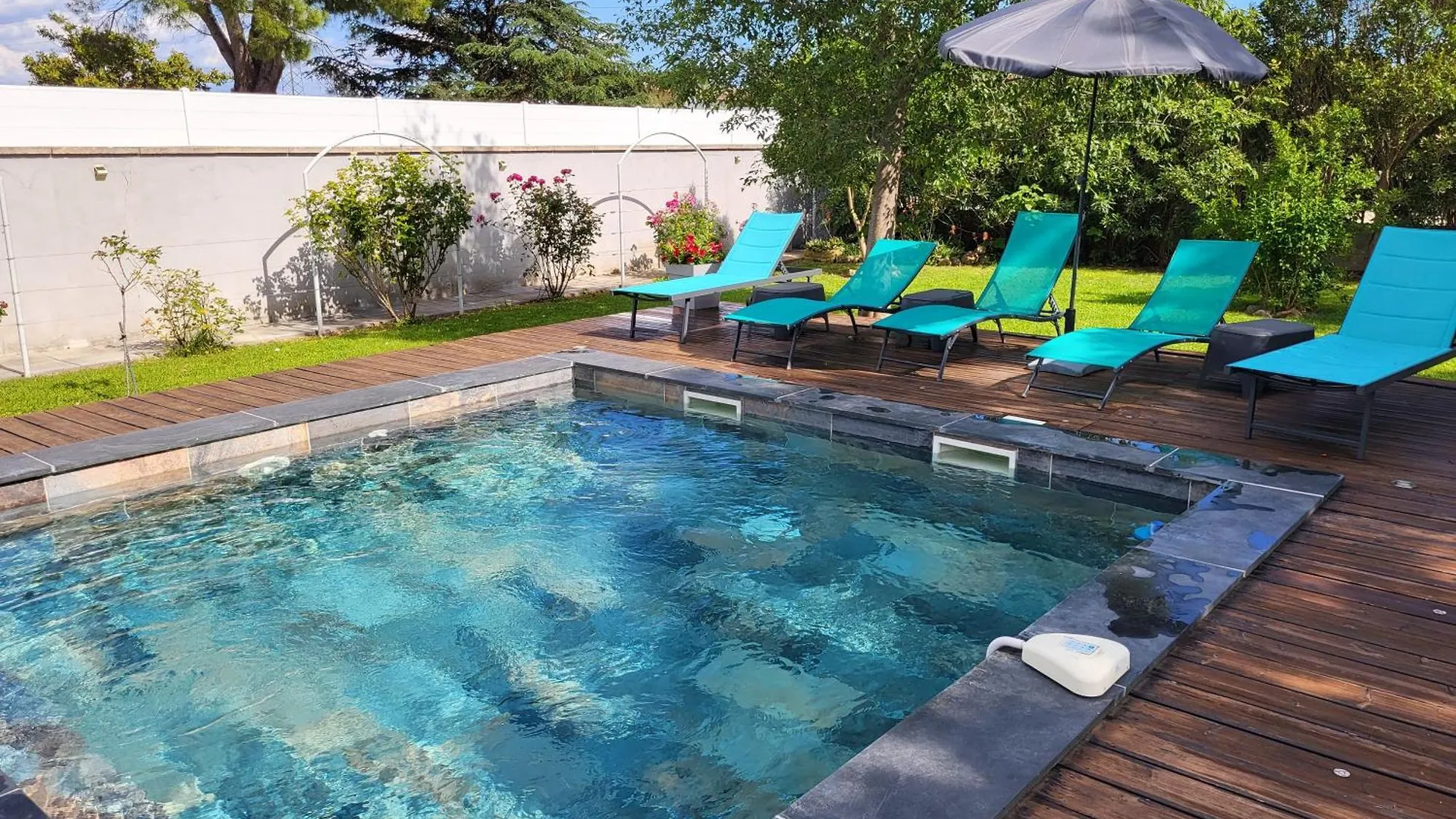 Holiday home Maison Climatisee Avec Piscine Entre Alpilles Et Camargue Arles France